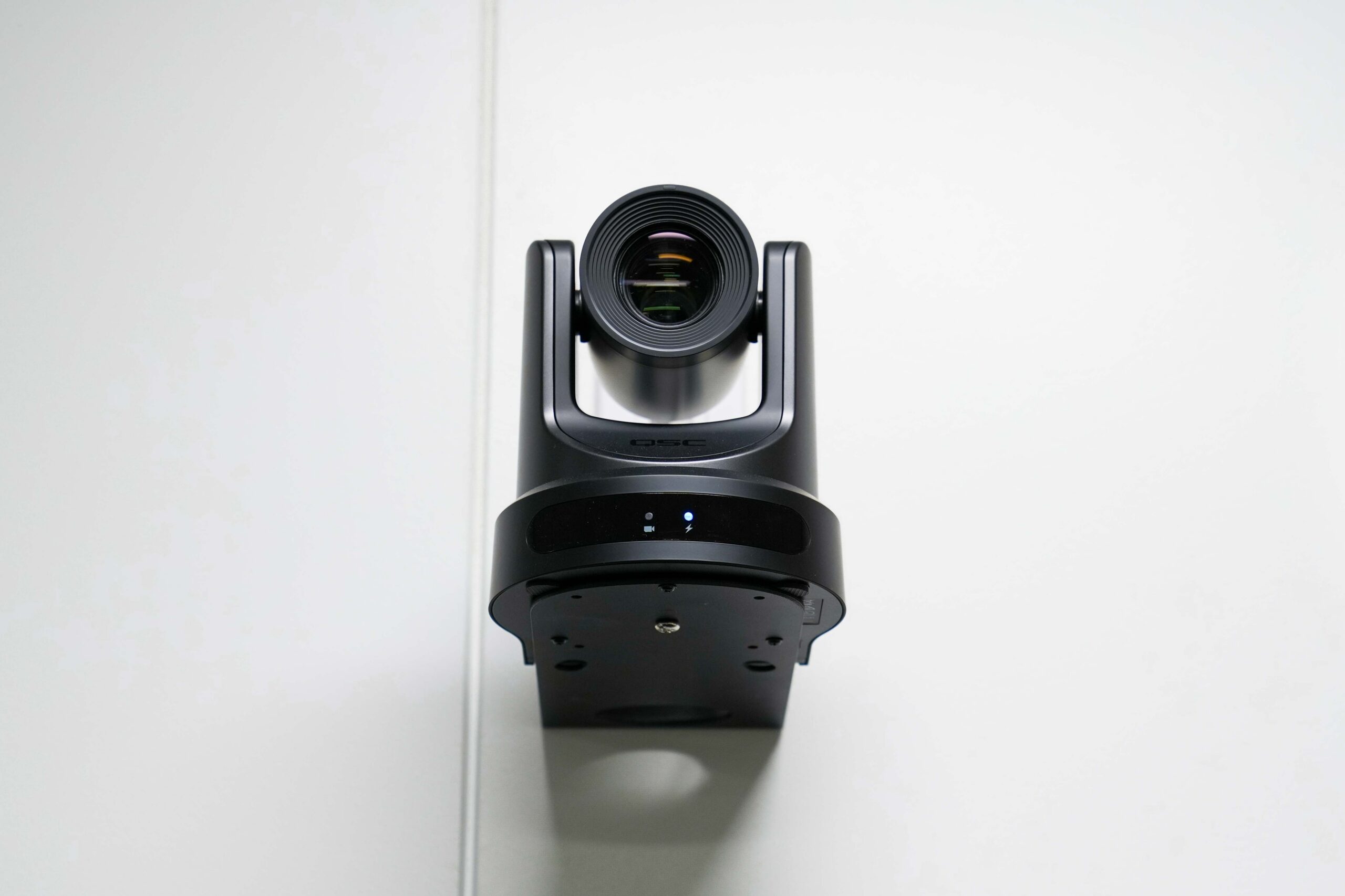 Training room audio visual installation by Buist at GE Aerospace with dual displays and PTZ camera